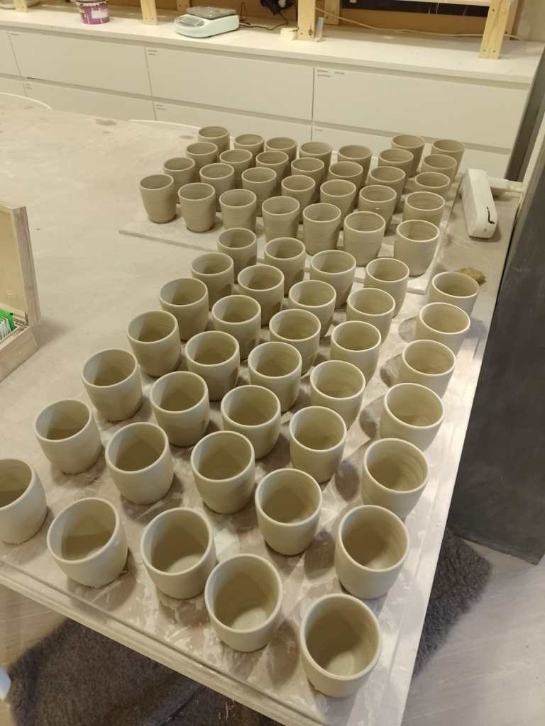 Net gedraaide koffiekopjes